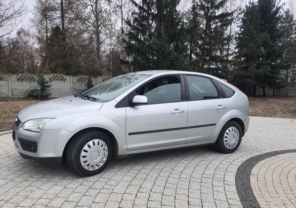 Ford Focus cena 6900 przebieg: 200000, rok produkcji 2006 z Ozorków małe 137